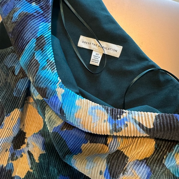 Dress The Population Bella Floral Plissé One-Shoulder Maxi Dress XS - Picture 9 of 9